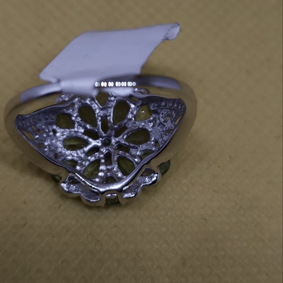 Peridot cluster ring - Picture 1 of 3